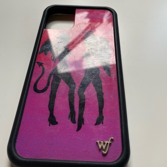 ⭐️SOLD⭐️Wildflower iPhone 11 Case - Picture 3 of 4